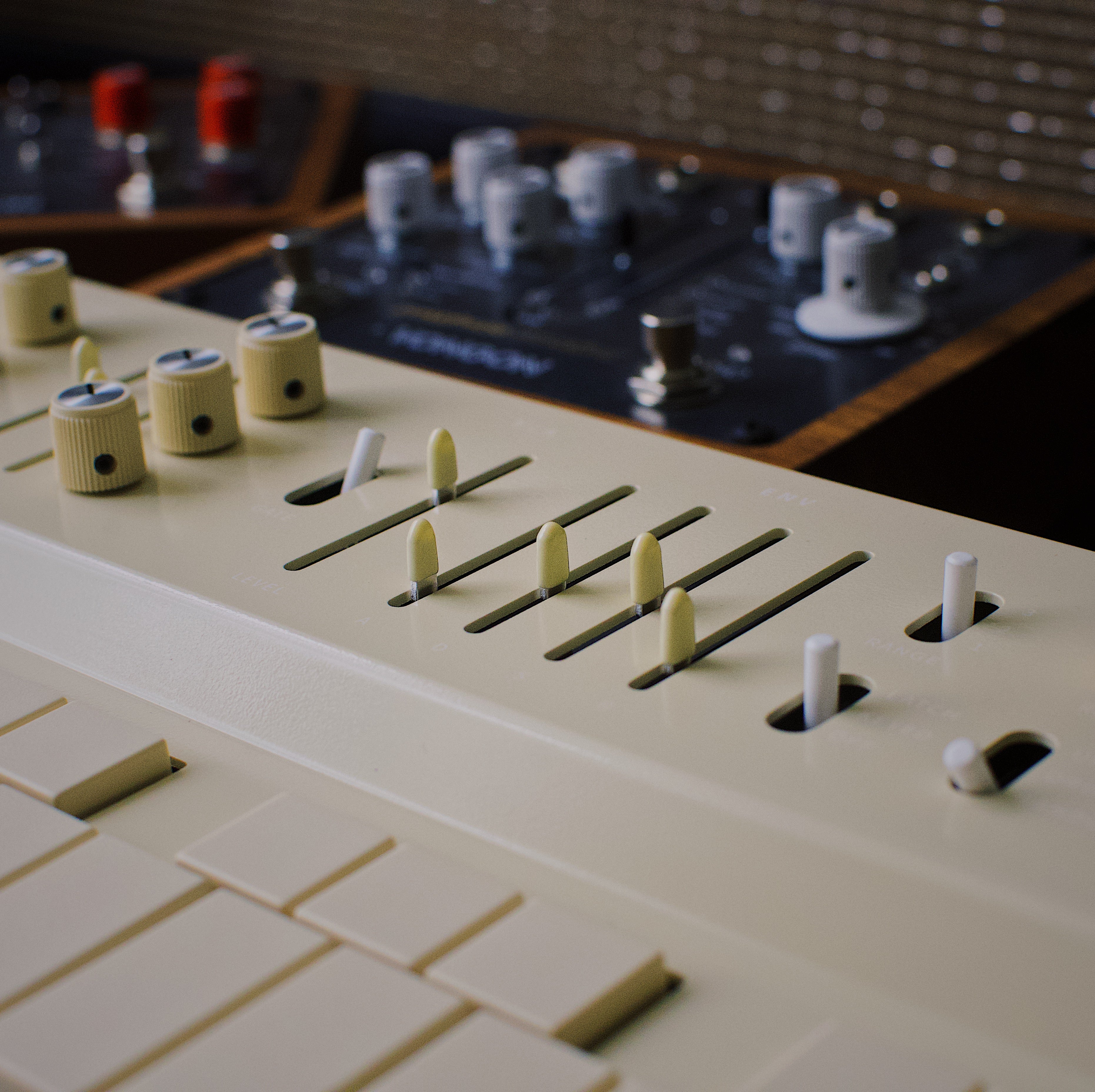 Vongon Replay Polyphonic Synthesizer - Perfect Circuit